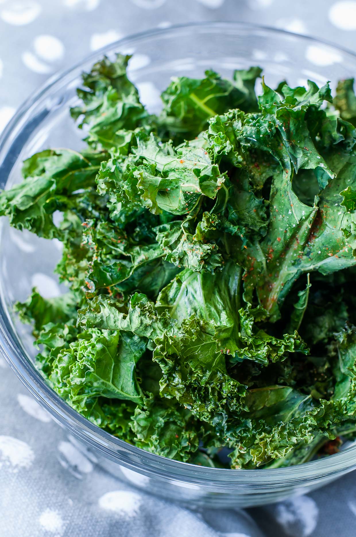 Spicy Kale Chips Recipe - Peas and Crayons Blog