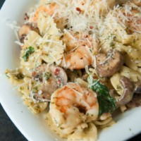 Shrimp and Veggie Pesto Pasta :: peasandcrayons.com