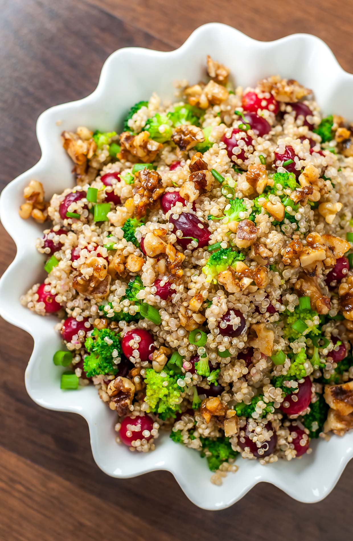 This Healthy Cranberry Quinoa Salad is gluten-free and totally tasty! #healthy #glutenfree #quinoa #salad