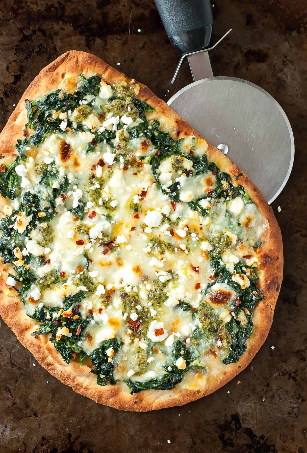 three cheese pesto spinach flatbread pizza recipe - peas and crayons