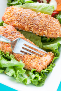 Sriracha Almond Crusted Salmon Filets :: quick, easy, and loaded with nutrients! You're gonna love this protein-packed dish!