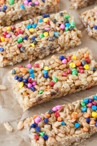 Homemade Chewy Rainbow Chip Granola Bars :: a childhood favorite!