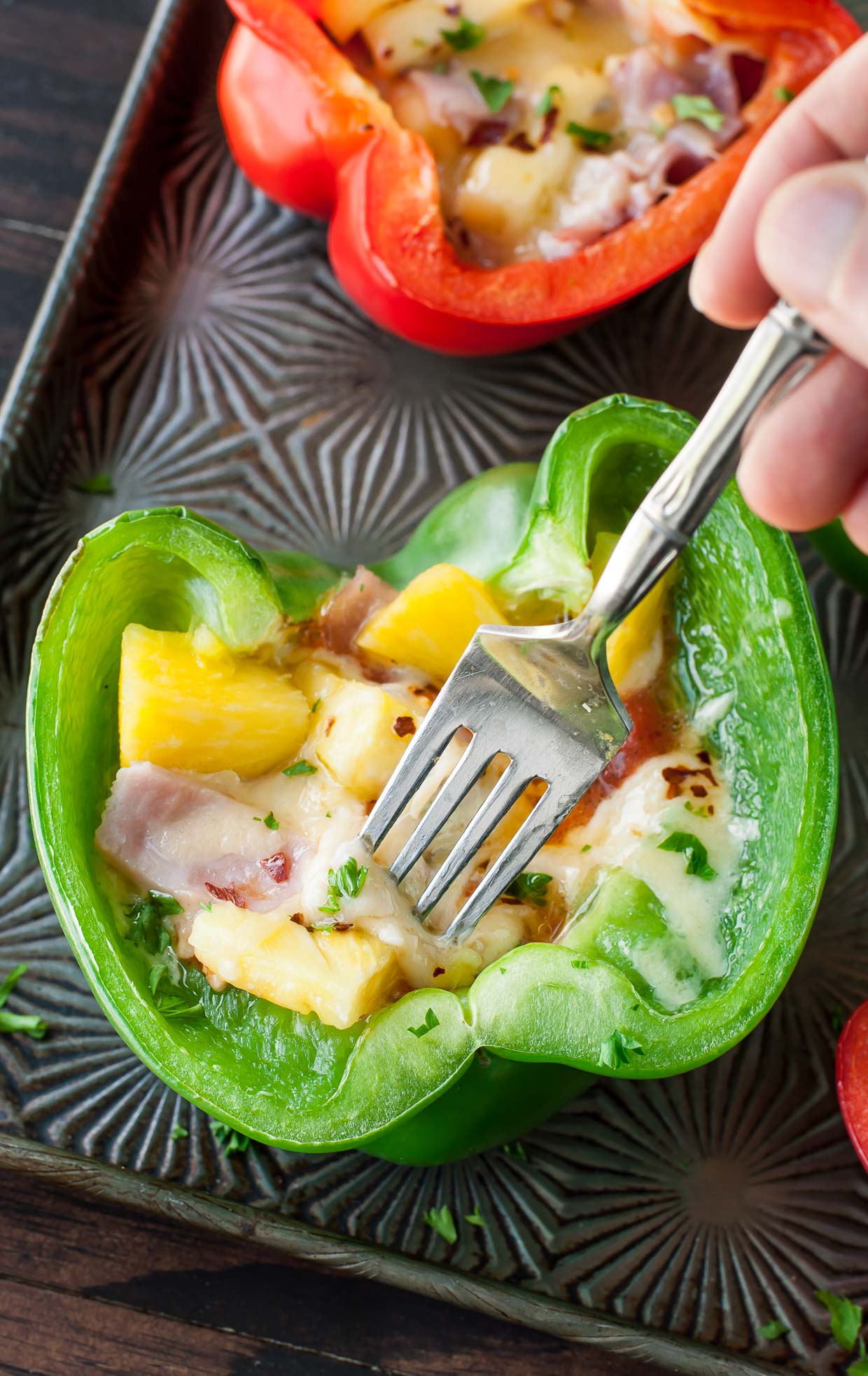 Hawaiian Bell Pepper Pizzas: ditch the crust and grab a bell pepper!