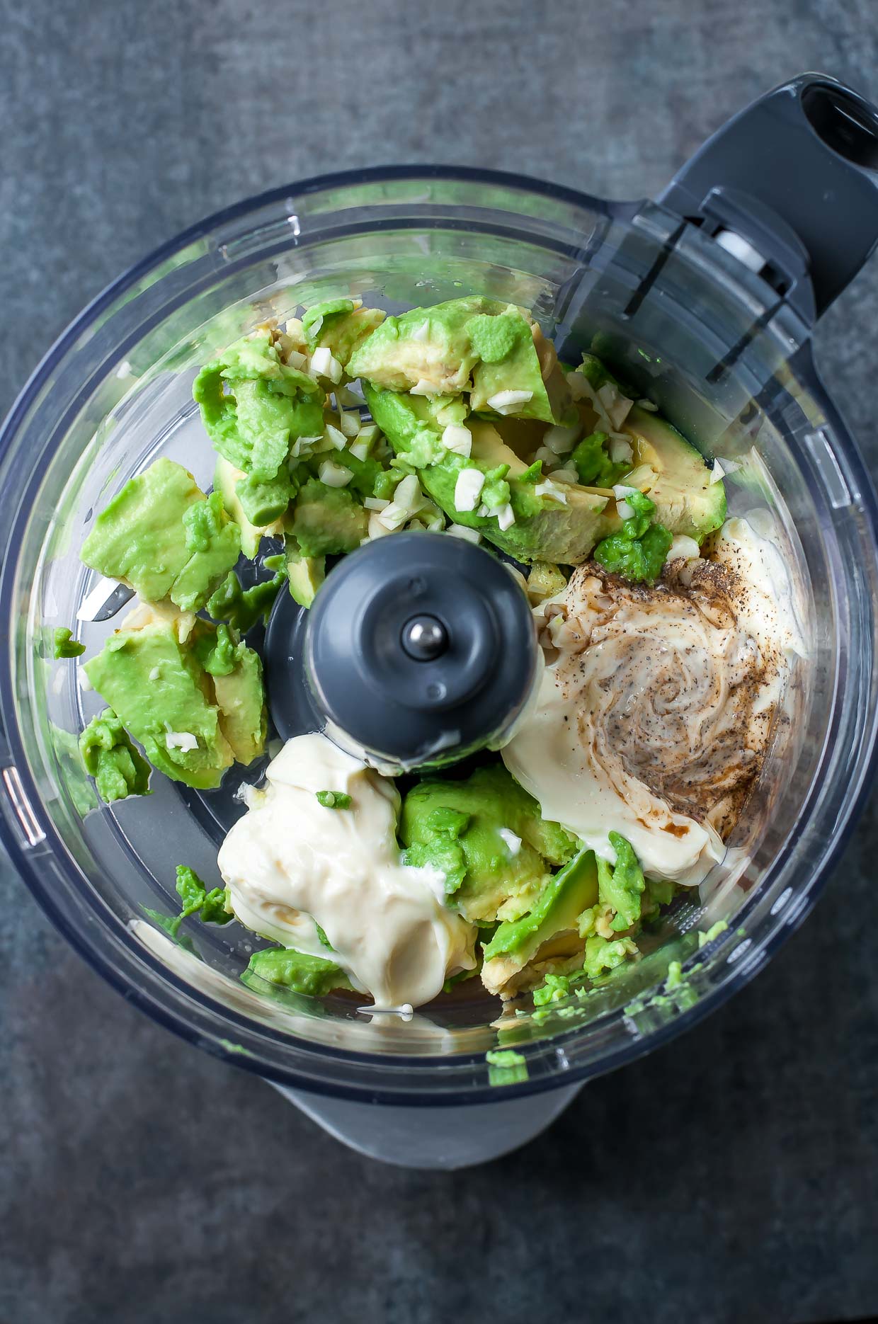 Featuring a tasty medley of broccoli, cauliflower, corn, and chickpeas, this chopped cauliflower broccoli salad with creamy avocado dressing is ready to rock your portable lunch game. Perfect for parties, potlucks, picnics, and a tasty on-the-go lunch!