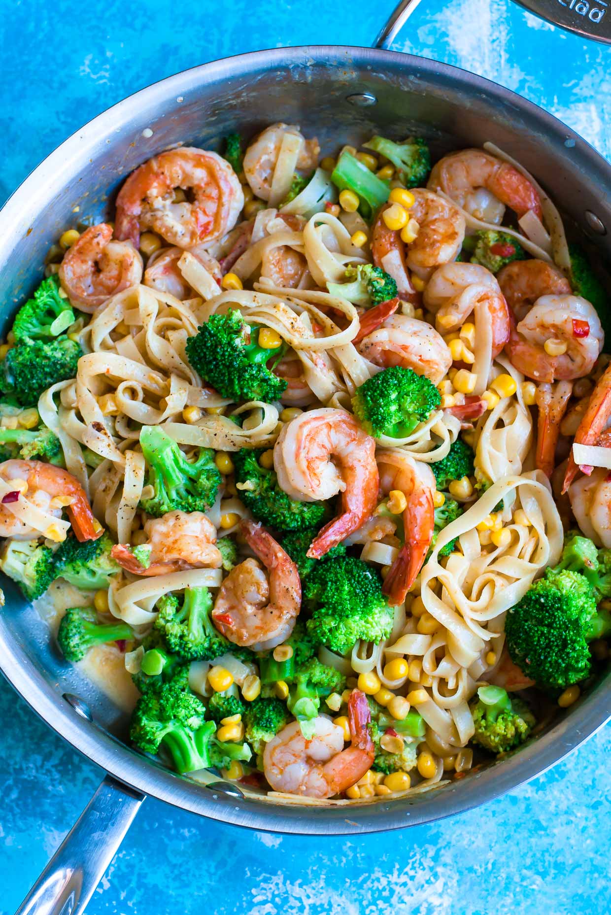 Cajun Shrimp Pasta tossed in a zesty lemon cream sauce with lots of veggies: this crazy colorful pasta dish is fast and flavorful!