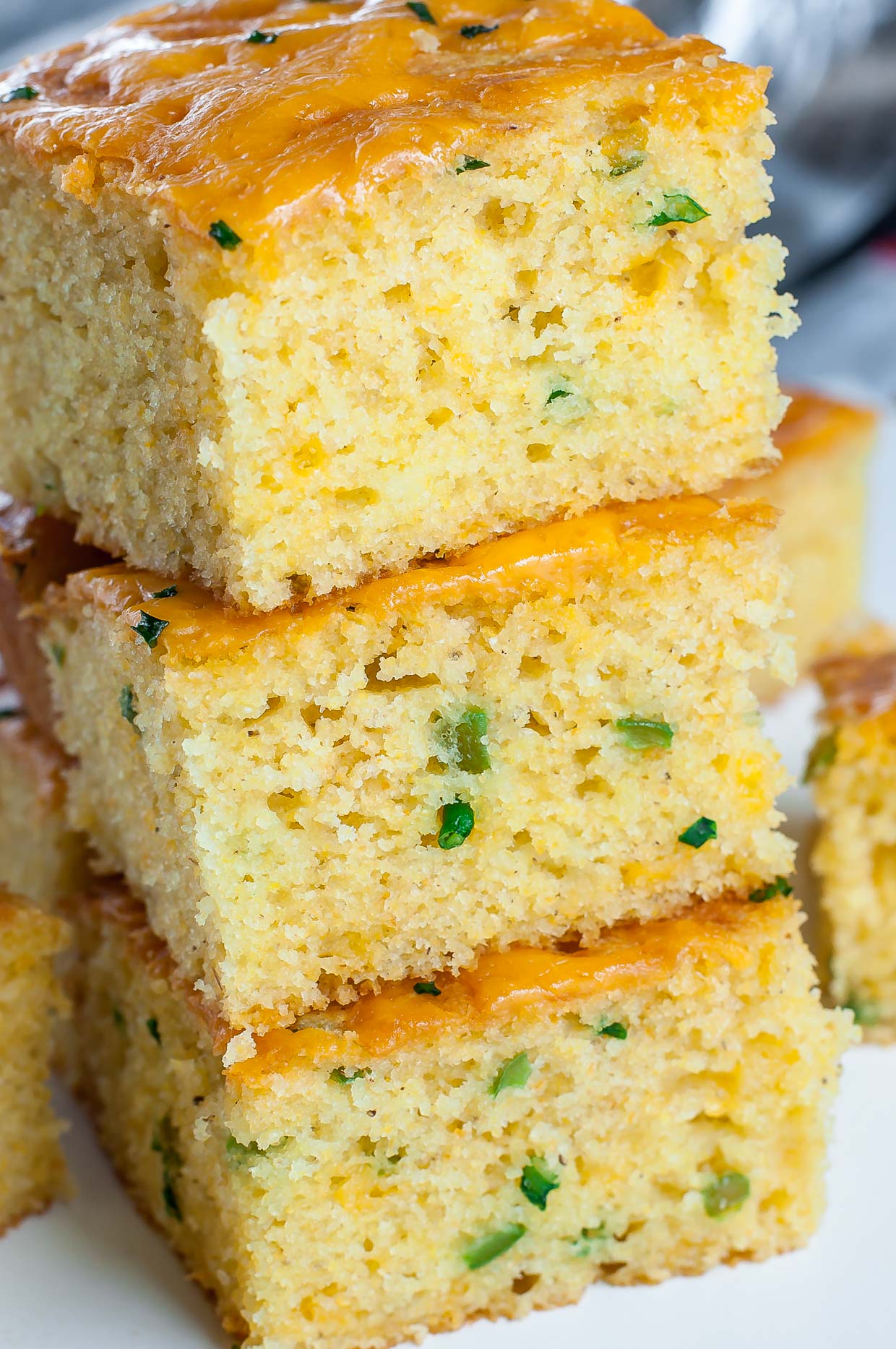 We love this Fuffy Jalapeño Cheddar Cornbread! This crazy good cornbread gets a leg up from two classic mix-ins: ooey gooey cheddar cheese and fiery jalapeño. The result is a kiss of heat blanketed by cheesy cornbread goodness.