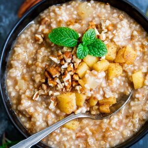 Ready in record time, this Instant Pot Apple Cinnamon Oatmeal is kissed with cinnamon apples and ready to rock your busy weekday breakfast routine.