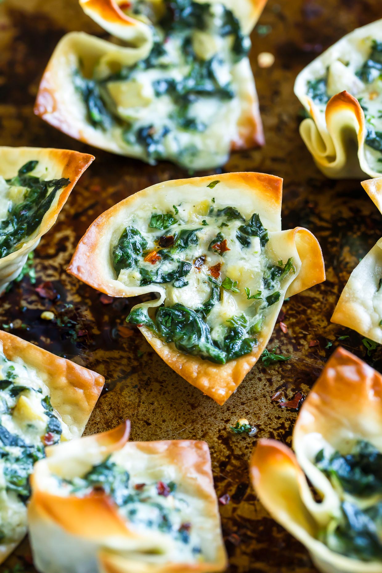 Baked Spinach Artichoke Wonton Cups