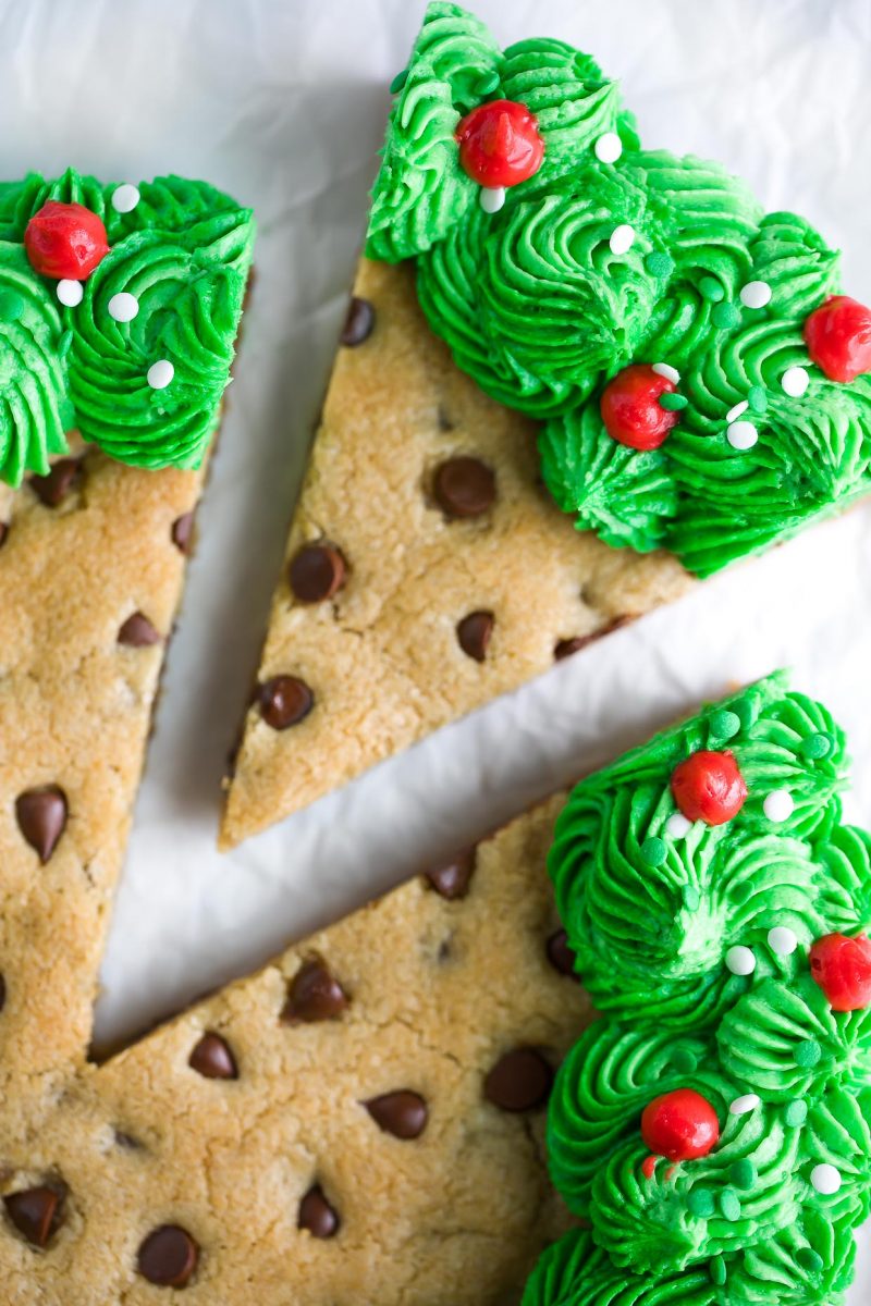 Christmas Wreath Cookie Cake Slice