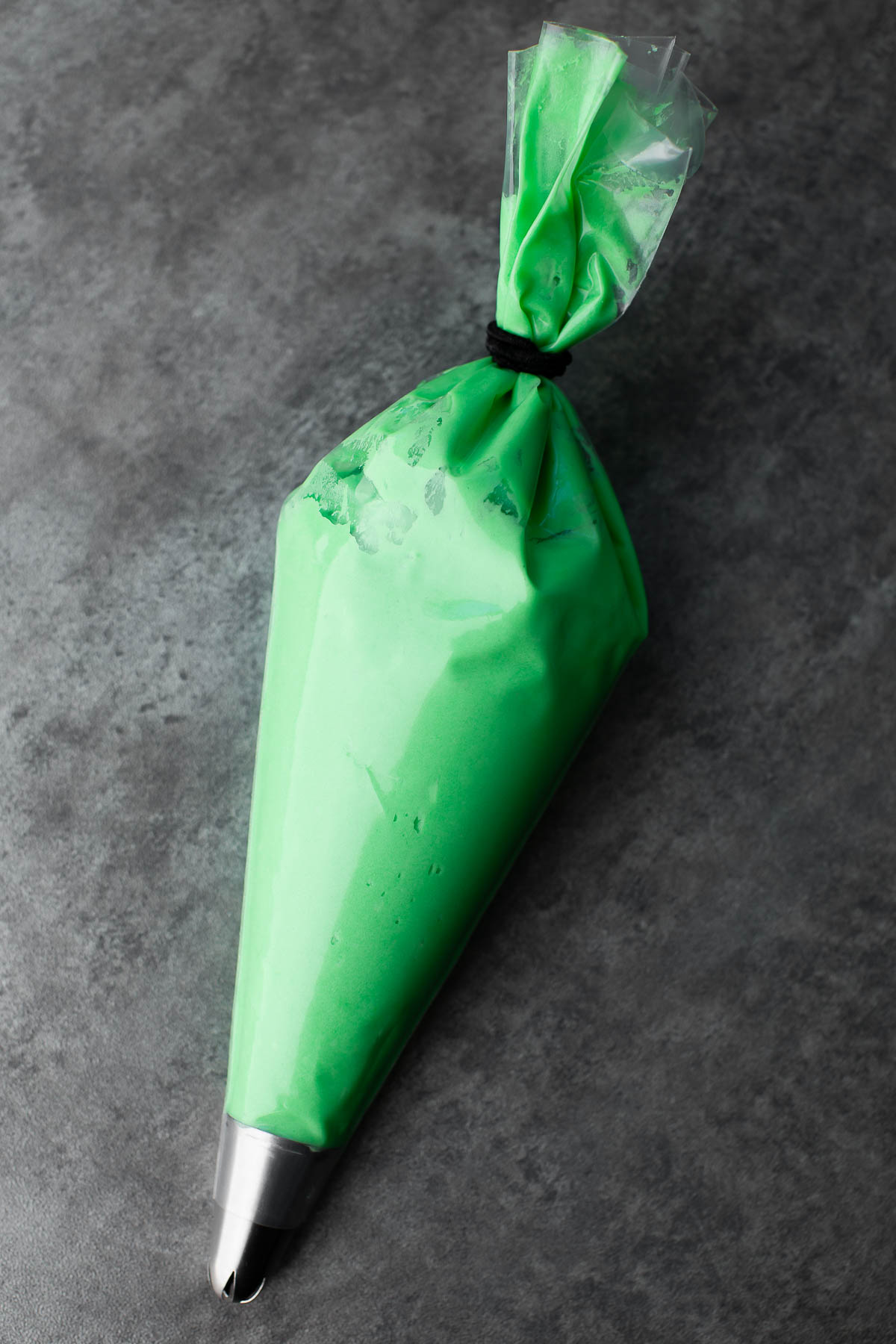 green cookie cake frosting  in a piping bag